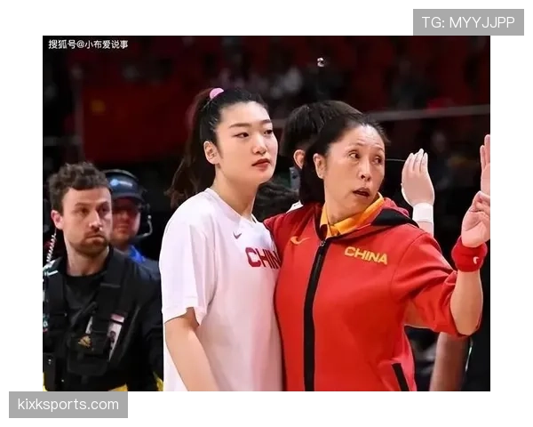 李梦居然把家里布置得像豪宅，还没想到篮球场上她这么拼命？